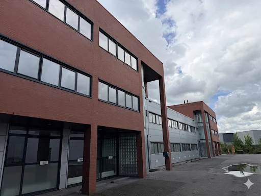 Transformatie bedrijfsgebouw tot opvanglocatie – directievoering en bouwtoezicht